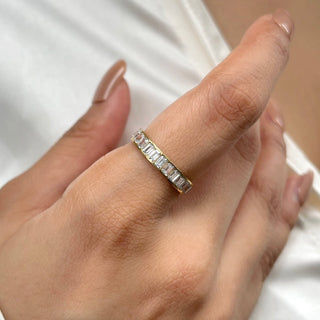 Emerald Semi-Bezel Band Ring
