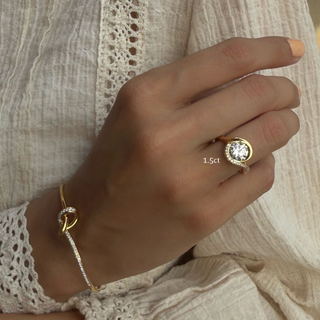 The Sculpted Knot Round Ring